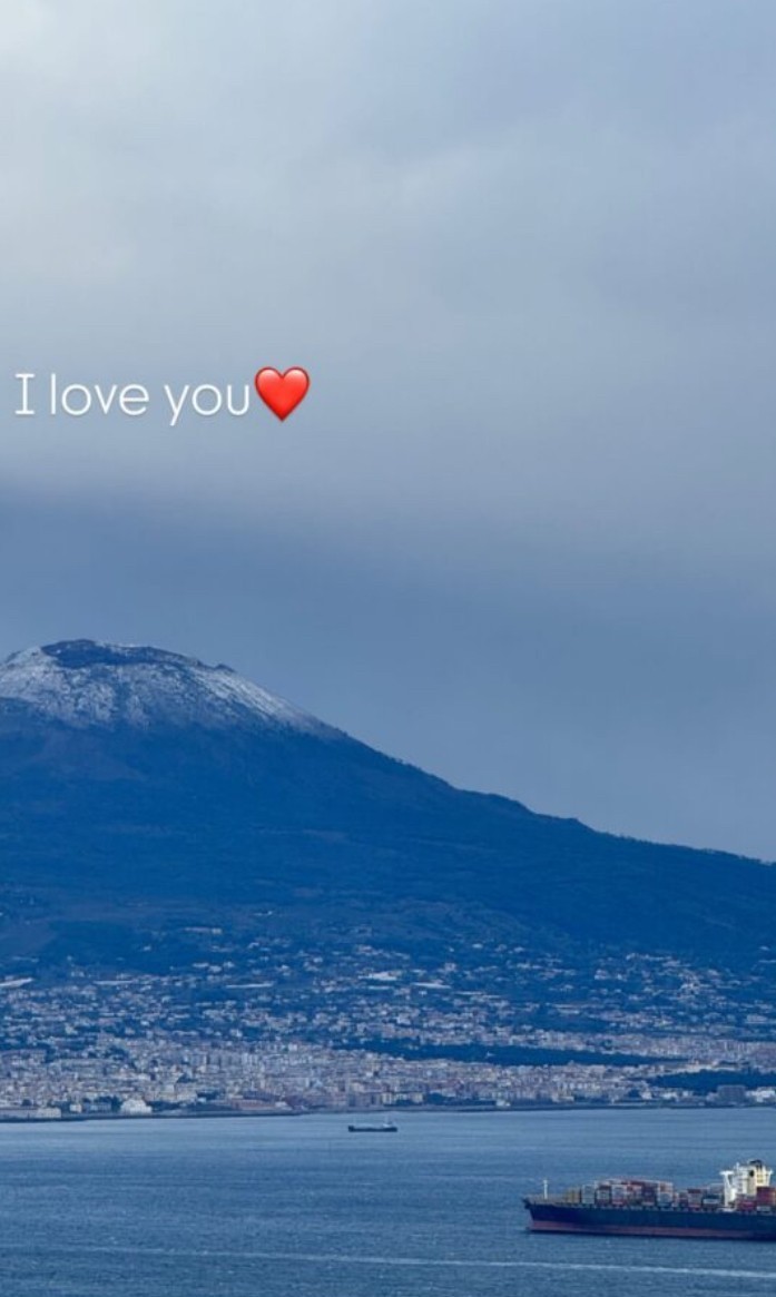 "მიყვარხარ" - როგორ ემშვიდობება ნიცა თავაძე ქალაქ ნეაპოლს (ფოტოები)